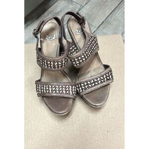 Ugg Women's Brown And Tan Assia Wedge Hill Sandals. Size‎ 5